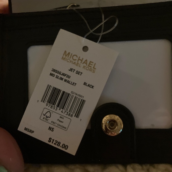 New with tags Michael Kors wallet - Picture 4 of 6